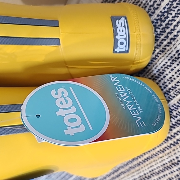 Totes Yellow Rain Boots - Picture 7 of 10